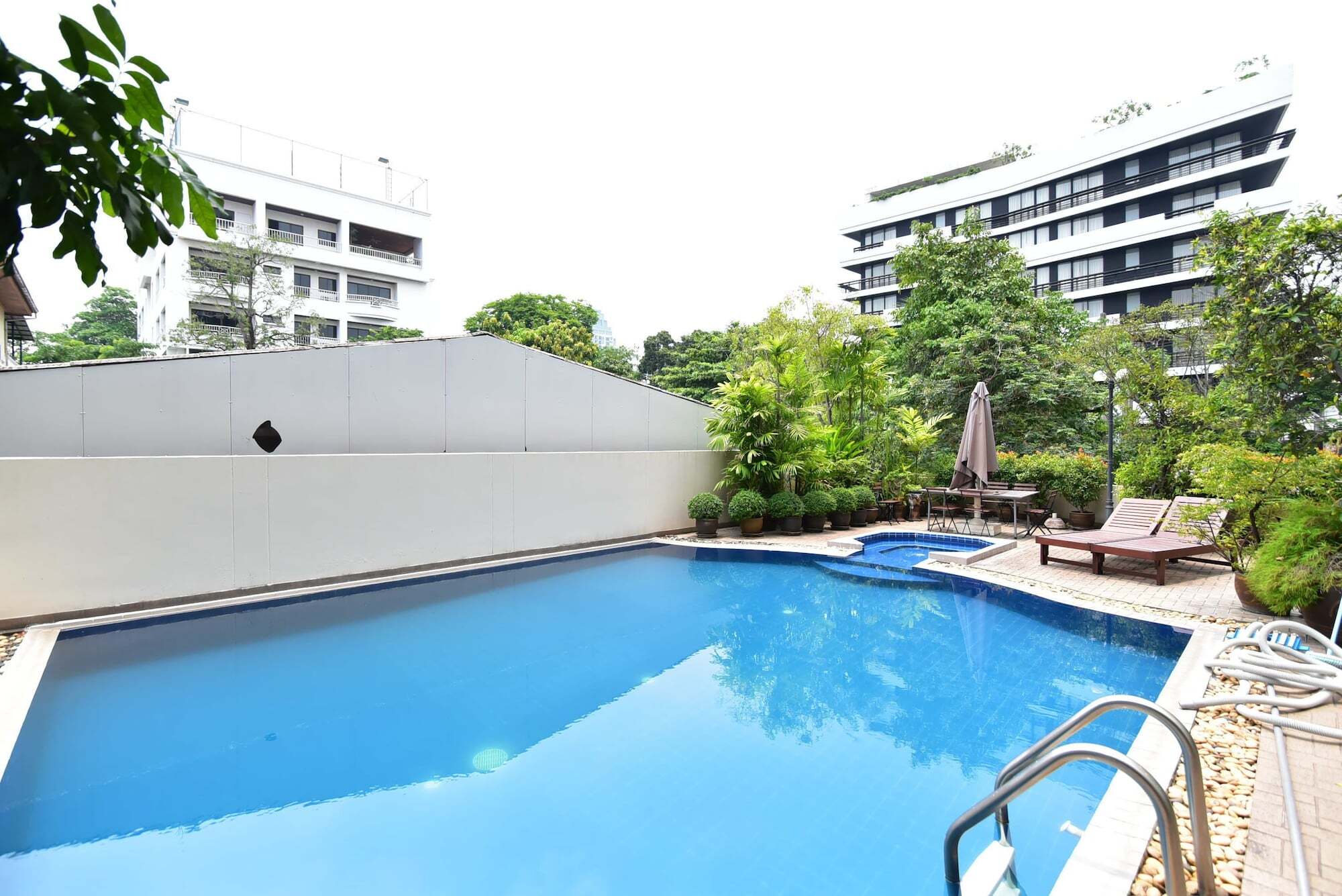 Antique Palace Apartment 曼谷 外观 照片
